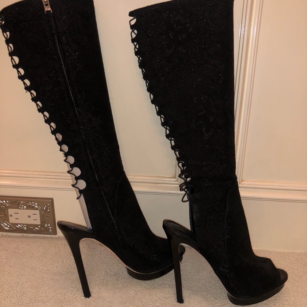 Boots - Picture 4 of 8